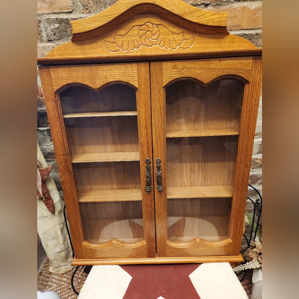 Wall curio cabinet